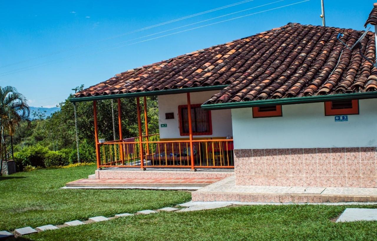 Alojamiento Campestre Hawaii Montenegro Ngoại thất bức ảnh